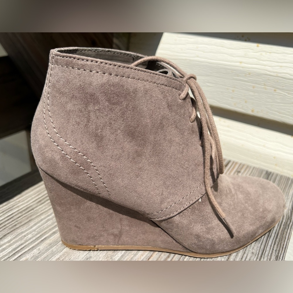 Arizona Wedge Heel Booties, Taupe, size 7M - Picture 2 of 16